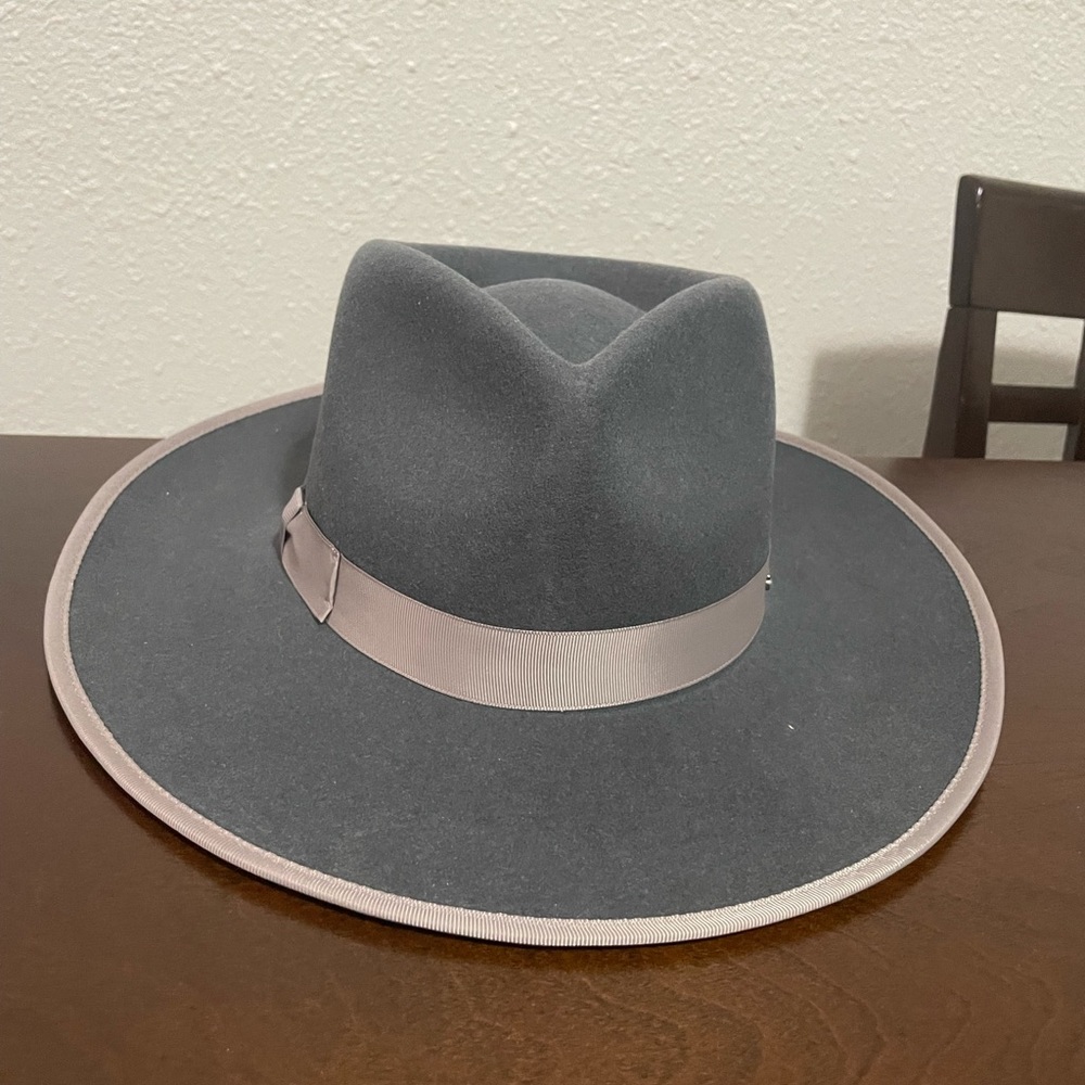 Gigi Pop Monroe Rancher. Grey never worn